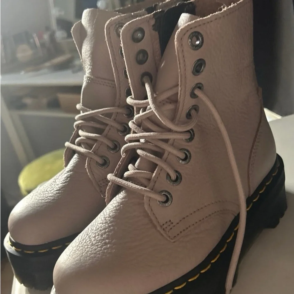 Women's Lace-Up Dr. Martens Platform Ankle Boots - Picture 4 of 6